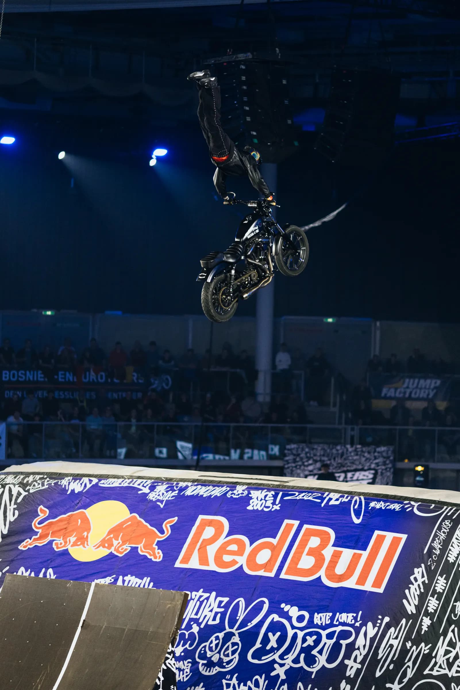 Harley-Davidson stunt in the arena